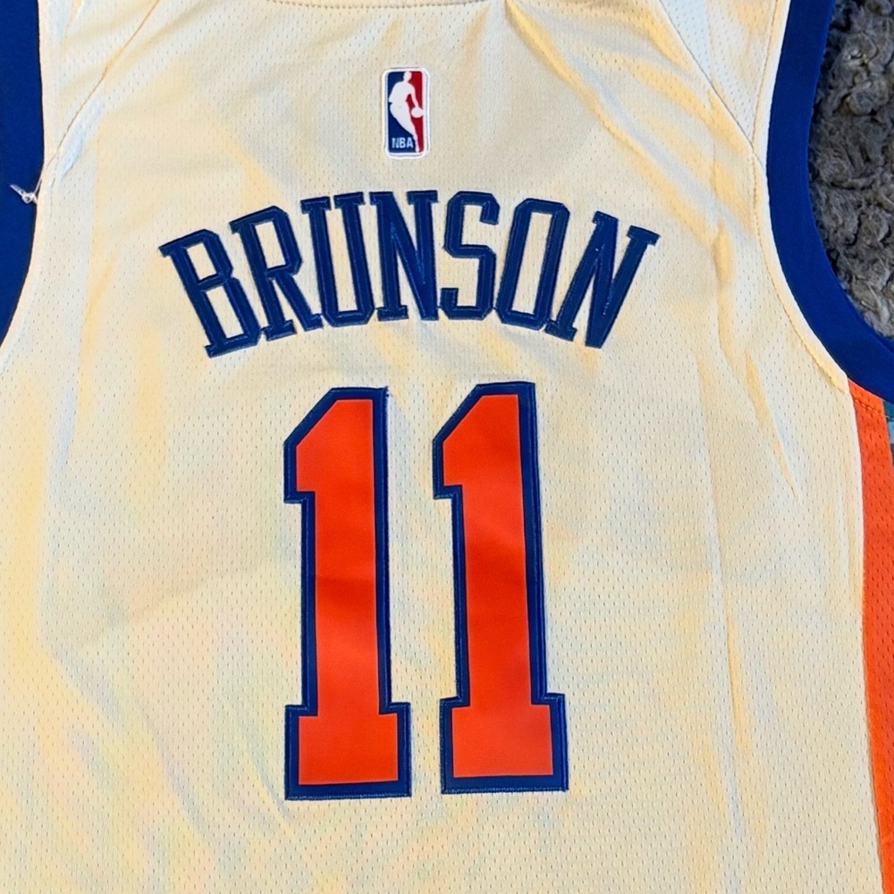 New York Knicks Jalen Brunson City Edition Large Jersey - Picture 4 of 4